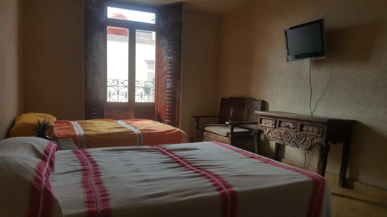 Hostal Casa Castillo Morelia Exterior photo